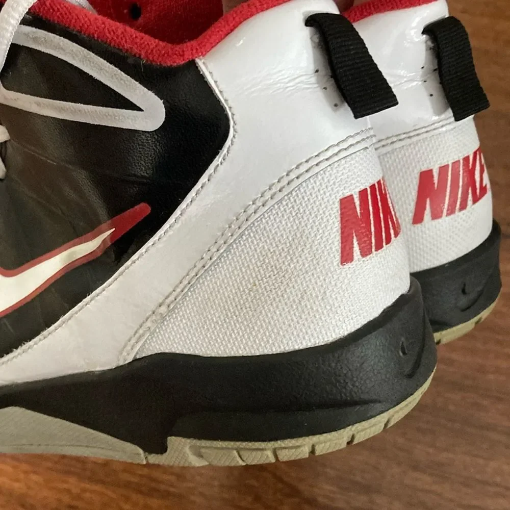 Nike Kids Black and Red Sneakers Sz 5